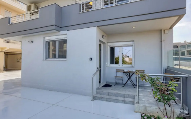 Fresh 1 Bd Apt with Patio in Heraklion