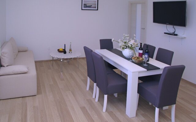 A2 - Modern apt With Balcony, sea View & Parking