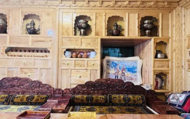 Rockland Meisu Hotel (Daocheng Yading Scenic Area Visitor Center)