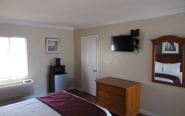 Hi-Way Host Motel