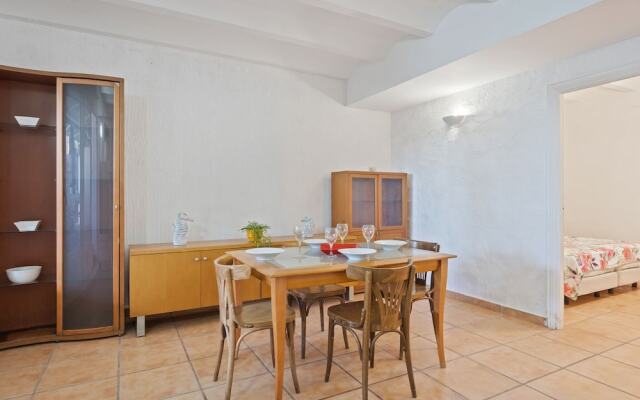 Arty Bungalow in Oliva With Swimming Pool