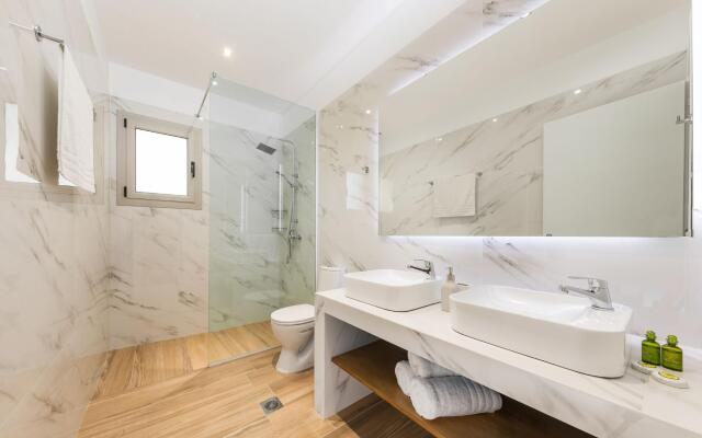 Senses Suite Tria in Dassia
