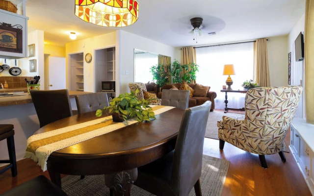 Mariposa Monarch Walk to River