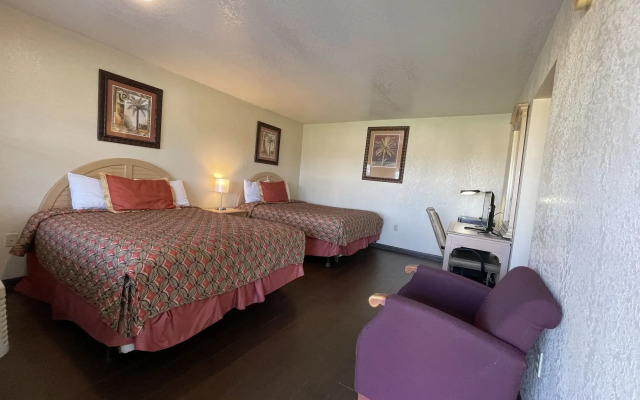 Lake Roy Beach Inn