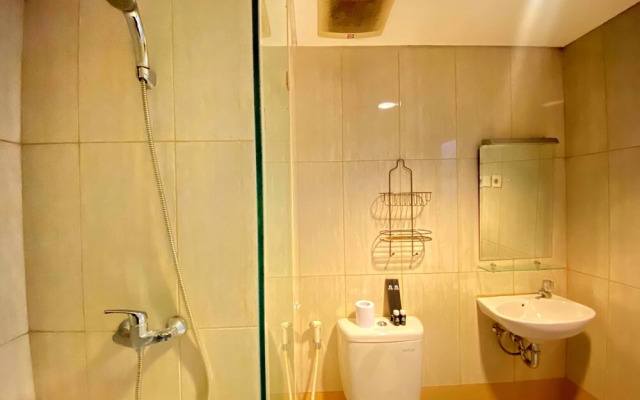 Comfy Studio Apartment at Tamansari La Grande with City View