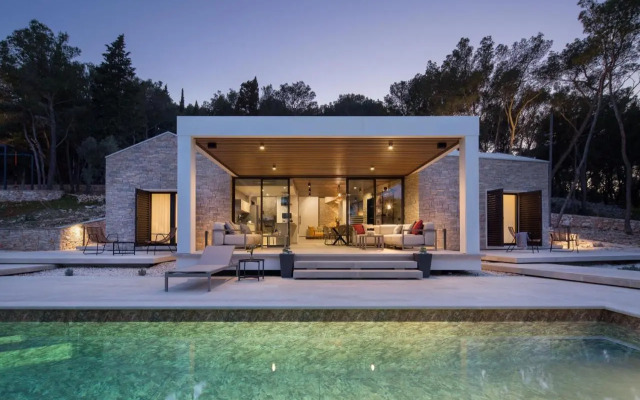 Vale Residence - exclusive & private property by the sea