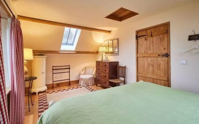 Host Stay Llewenau Draw Barn