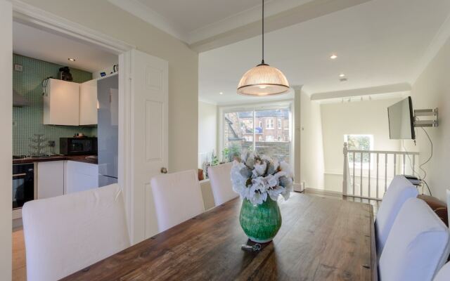 Spacious 3 Bedroom Apartment in Chelsea