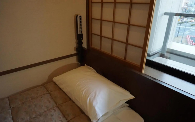 Yokohama Minamimirai Manyo-Club – Guest Rooms – Yokohama
