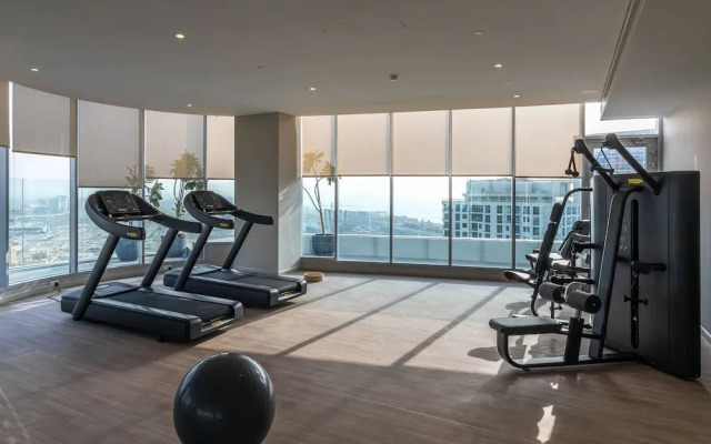 1 BR With Stunning 180 Marina View