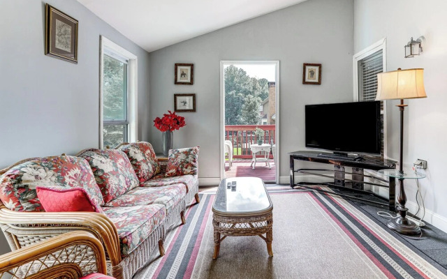 Pet-friendly House w/ Deck in Lawrenceville