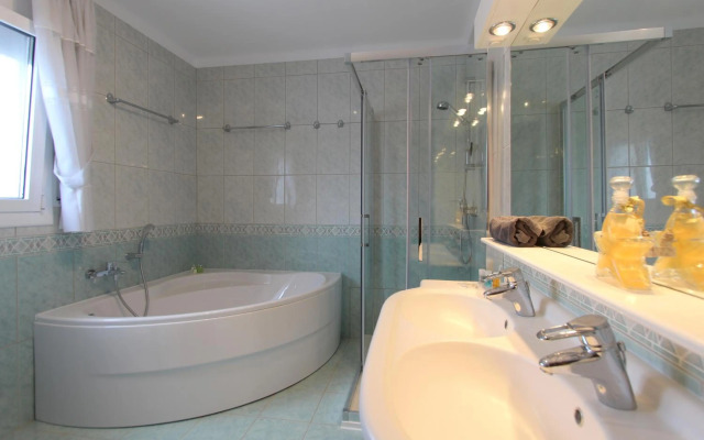 LEON Immo Villa Carla - 12209