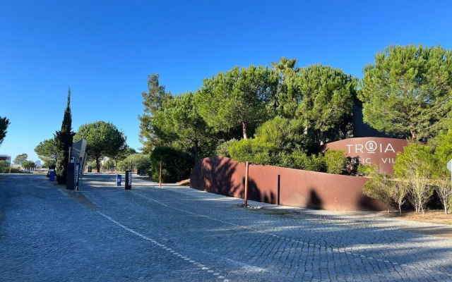 Tr ia Beach Pool Golf Villa