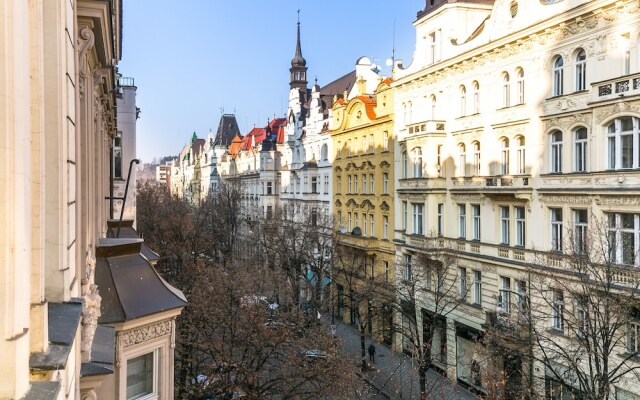 The Old Town Square & Parizska Apartments