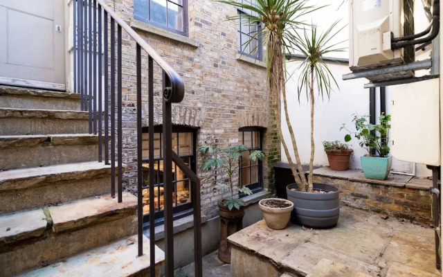 Elegant 2BR 2BA with Patio in Kennington