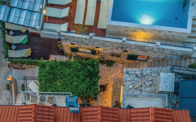 Amazing Home in Makarska with Hot Tub, Sauna & WiFi