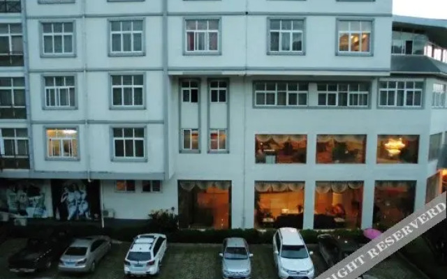 Yulong Business Hotel