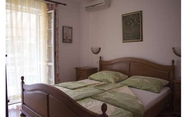 Apartments and Rooms Pende