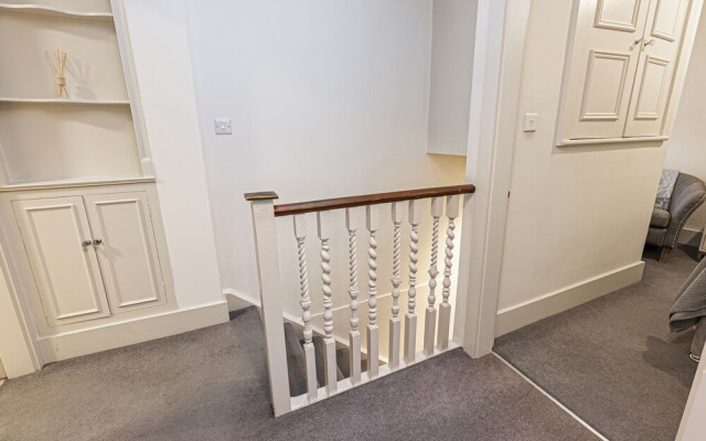 Altido Elegant 2-Bed House In Belgravia