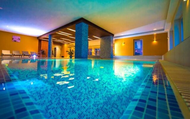 Royal Club Hotel