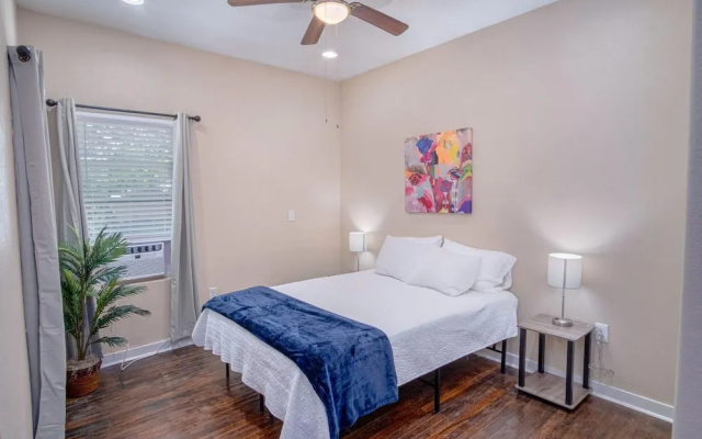 Fabulous Newly Renovated 1br/1ba Near Downtown