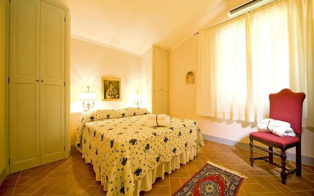 Apartment in Tuscany With Pool & Golf Access