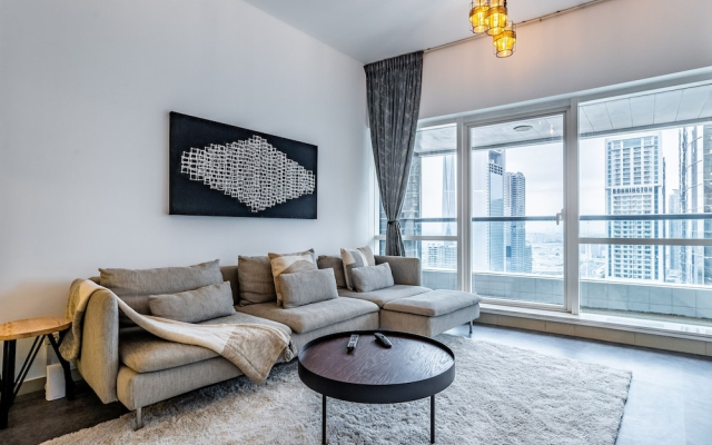 Lakeside Serenity Retreat with Soothing Lake Views