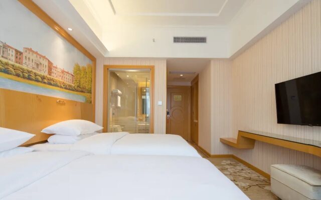 Vienna Hotel (Shenzhen Henggang Metro Station)