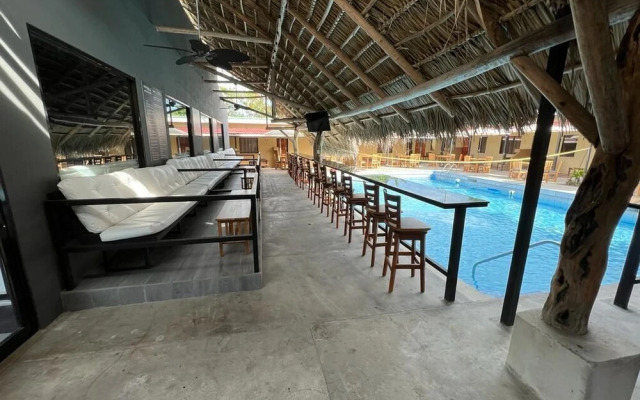 Hotel Blue Marlin - Nightclub & Sports Bar on Site
