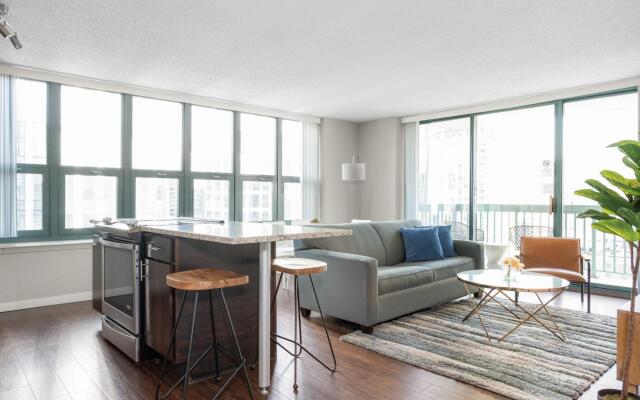 Chicago | Contactless! Family Friendly 2BD/2BA + Kitchen, W/D