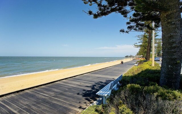 Beach House on Suttons