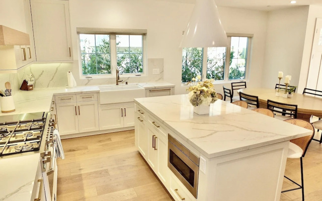 Beach Paradise Stunning 3-story in Long Beach!