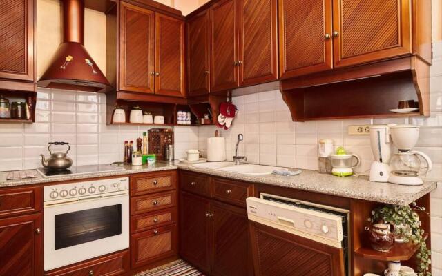 Spacious Central Apartment w h Free Parking Spaces