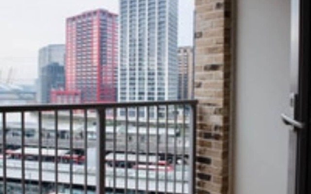 Spacious Flat In London Zone 2 With River Views