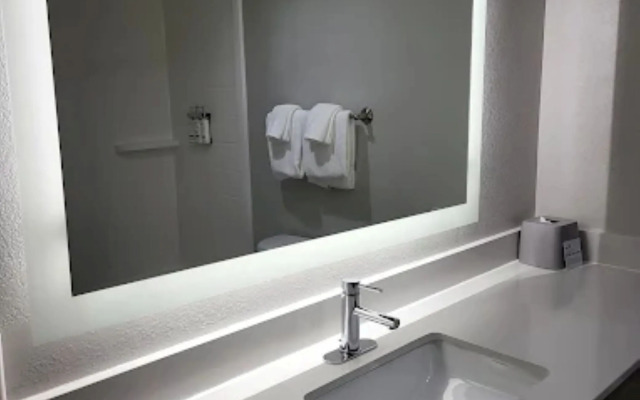 Holiday Inn Express & Suites Hope Mills-Fayetteville Arpt by IHG