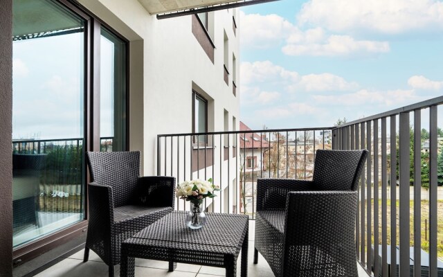 Apartment With Desk in Poznan by Renters