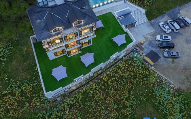 Yunshang Grassland Xixia Parent-childcamping Light Luxury Holiday Villa