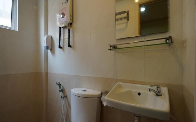 OYO 43955 N9 Business Hotel