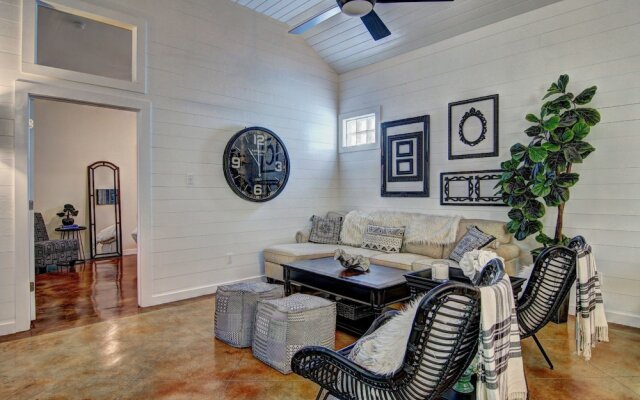 7th Sunrise 3 Bedroom Condo by RedAwning