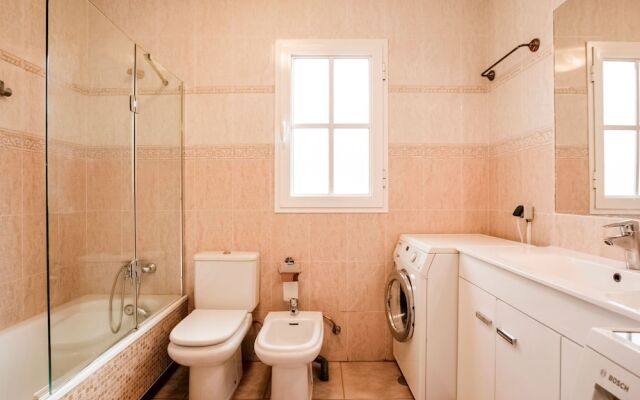 Majestic Holiday Home in Caleta de Fuste with Swimming Pool