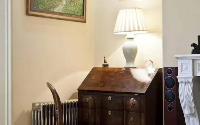 Gledhow Gardens by Onefinestay