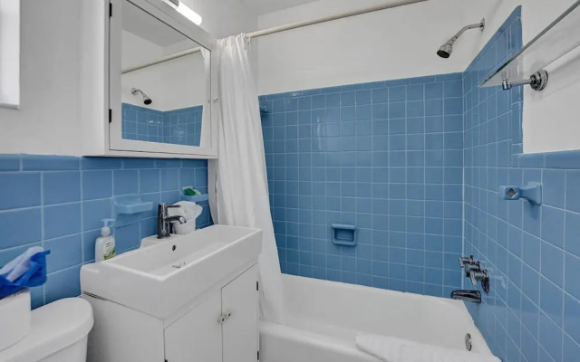 Waves on Desoto Lovely Studio 2