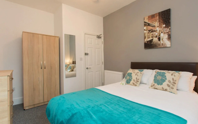Town House @ Minshull New Road