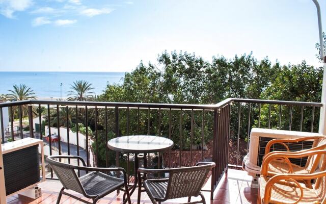 Beachfront Vacation Apartment in Fuengirola Ref 102