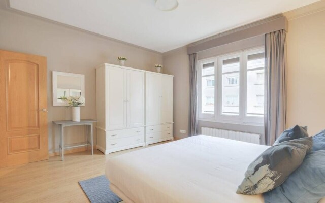 Spacious 4bed in Central Barcelona, 8mins to Metro