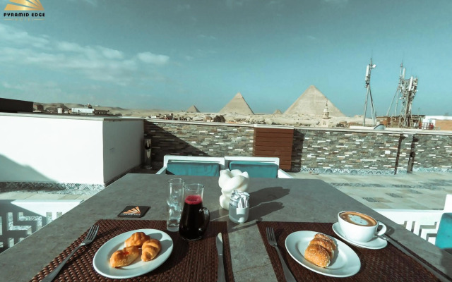 Pyramid Edge Hotel & Exclusive Pyramids View Rooftop