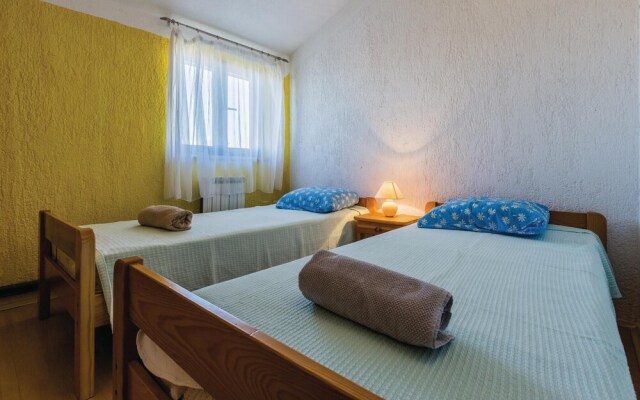 Beautiful Home in Zbandaj With Wifi and 2 Bedrooms