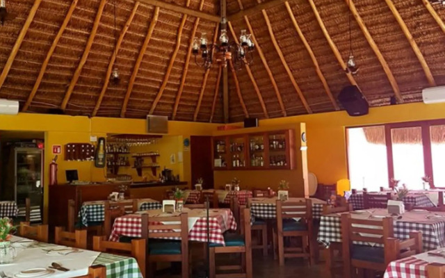 HI Huasteca Inn Hotel