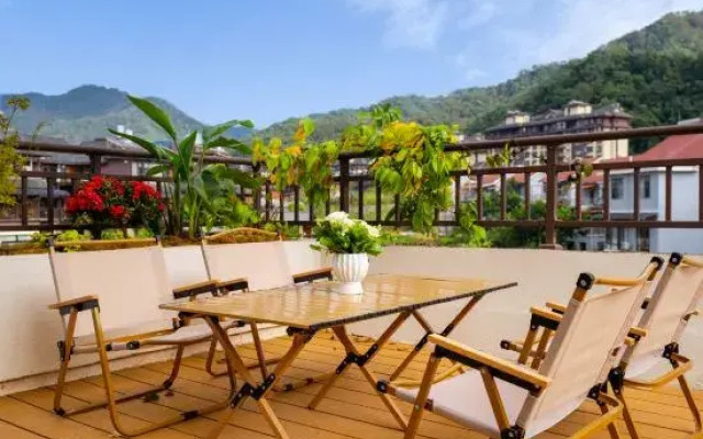 Mangshi Wanfeng Garden Villa Homestay (Dai Ancient Town Branch)