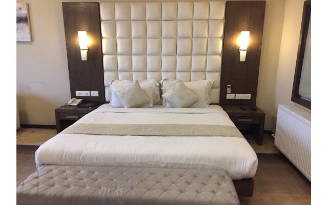 Hotel Pine Spring Wazir Bagh